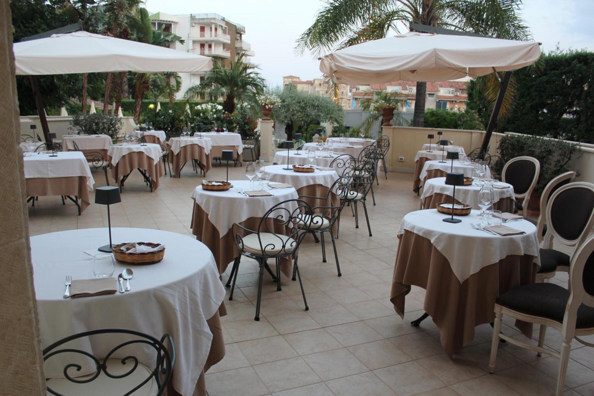 Villa Daphne Giardini Naxos Exterior photo